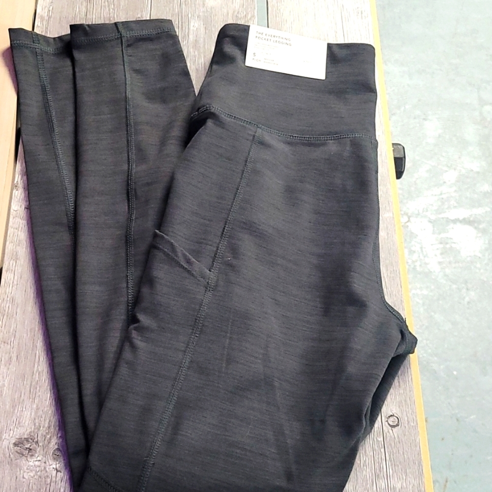 NWT POCKET LEGGINGS
